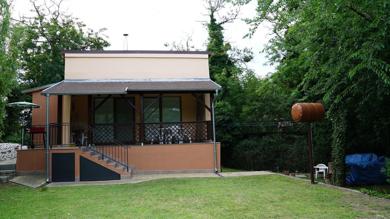Tobo House Along The River Danube Radvaň nad Dunajom Exterior foto